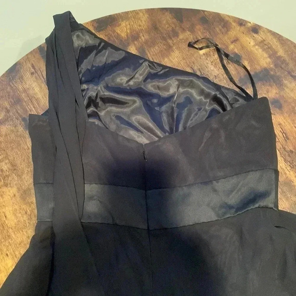 White House Black market one shoulder black dress - Picture 4 of 8